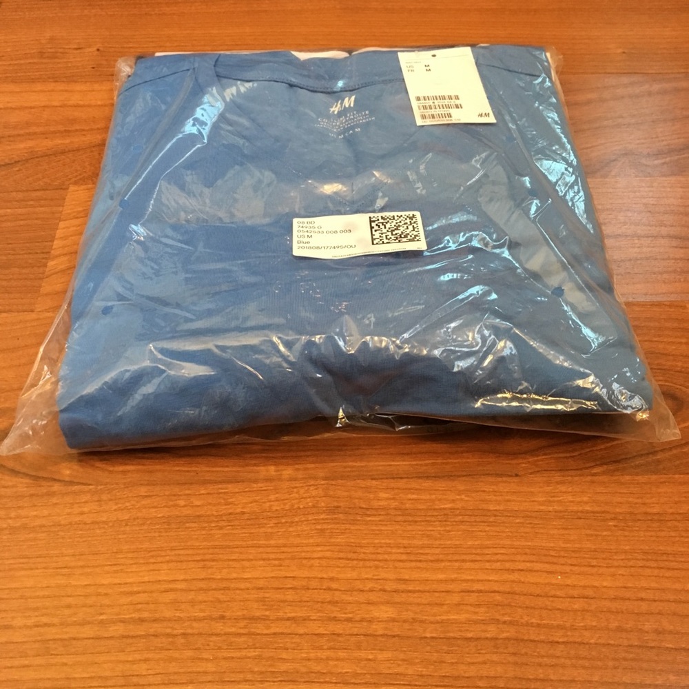 H&M - 3 Pack - Slim Fit V-Neck T-Shirts - UNOPENED